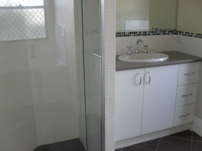 8 Huntly Place, Redland Bay QLD 4165