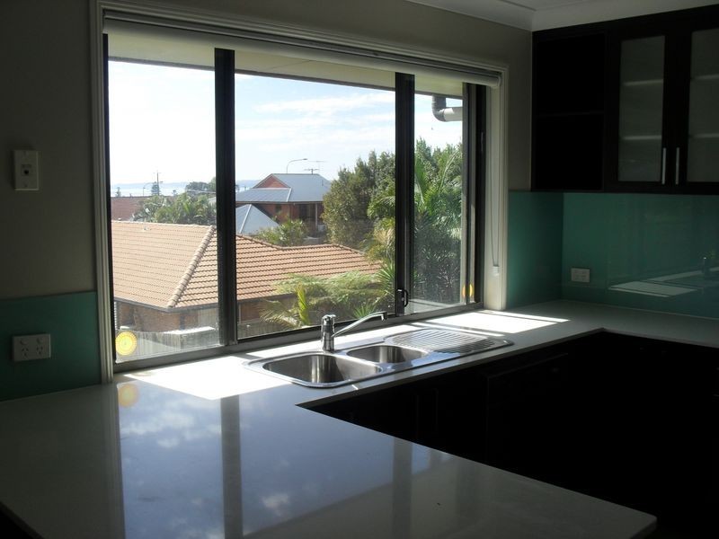 8 Huntly Place, Redland Bay QLD 4165