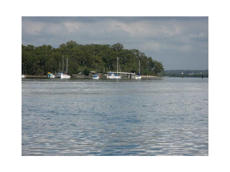 2 Michael Avenue, Lamb Island QLD 4184