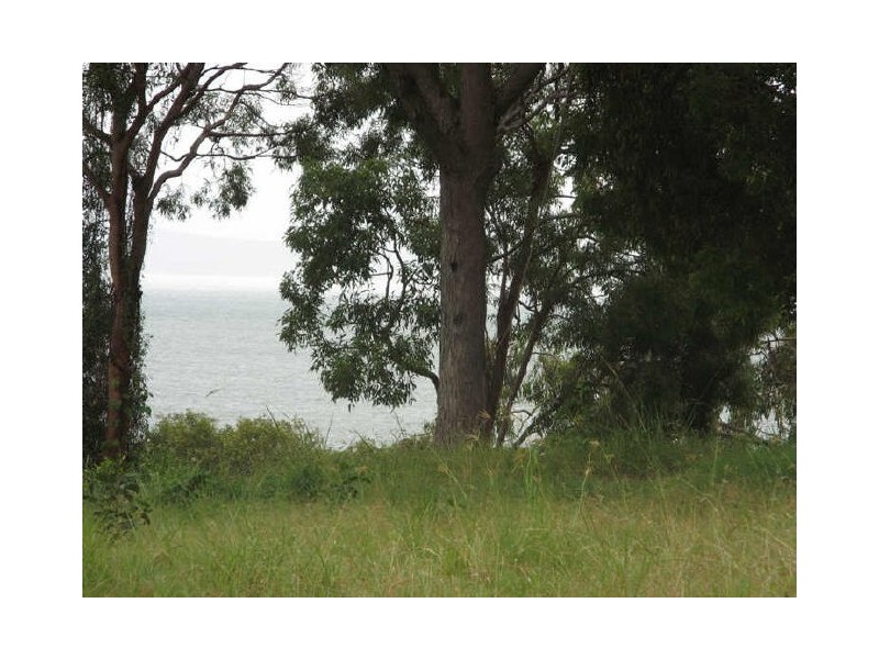 25 Bluewater Cres, Macleay Island QLD 4184