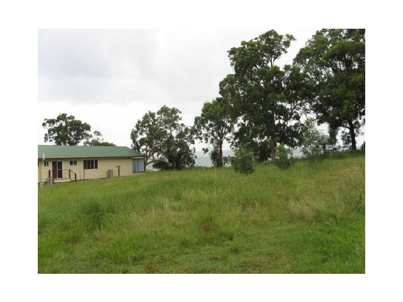 25 Bluewater Cres, Macleay Island QLD 4184