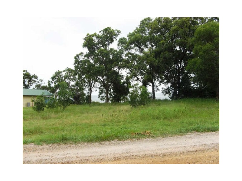 25 Bluewater Cres, Macleay Island QLD 4184