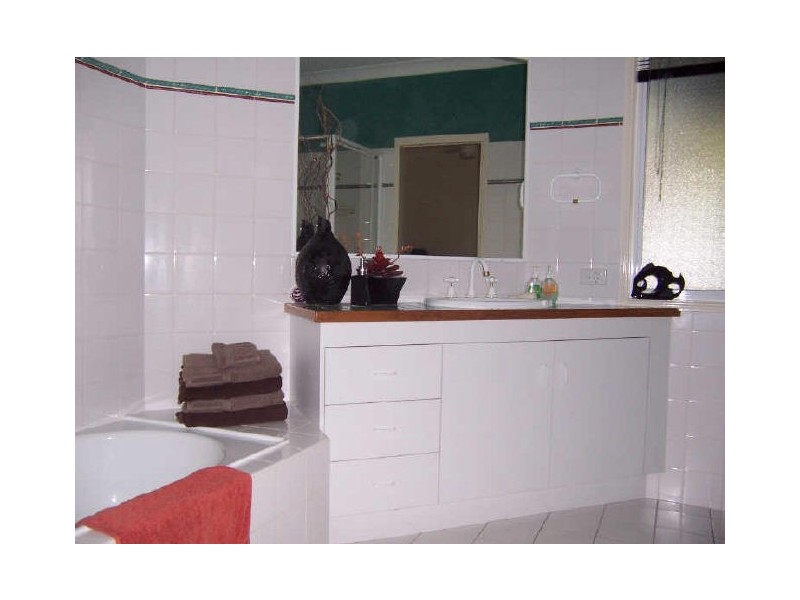 20 Viewfield Street, Redland Bay QLD 4165