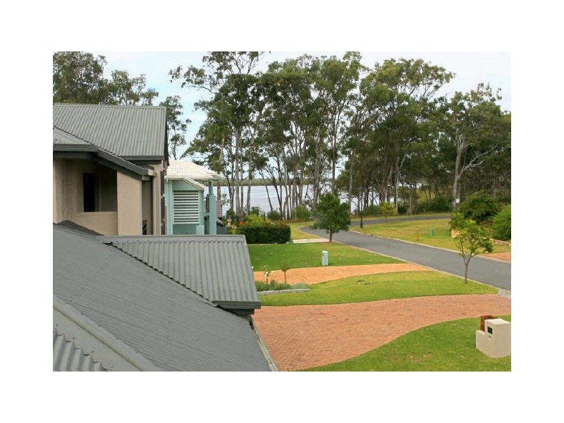 4 Sandy Cove Place, Redland Bay QLD 4165