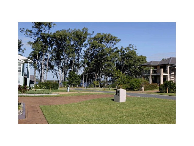 4 Sandy Cove Place, Redland Bay QLD 4165