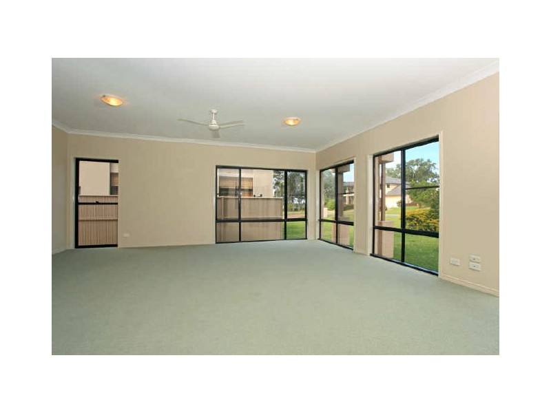 4 Sandy Cove Place, Redland Bay QLD 4165