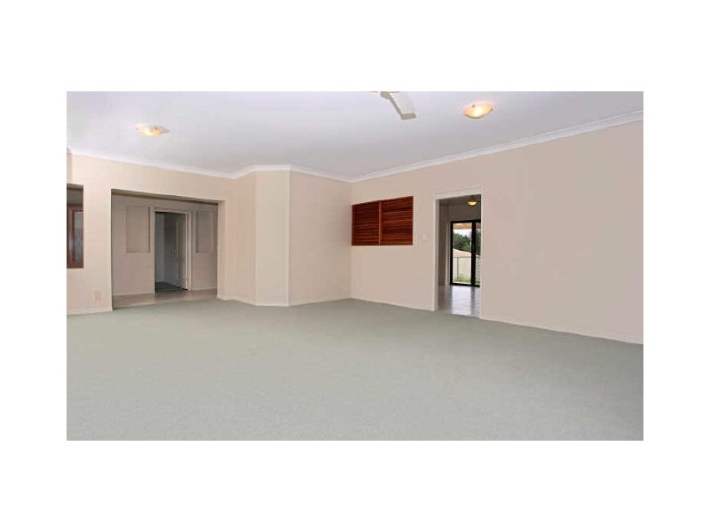 4 Sandy Cove Place, Redland Bay QLD 4165