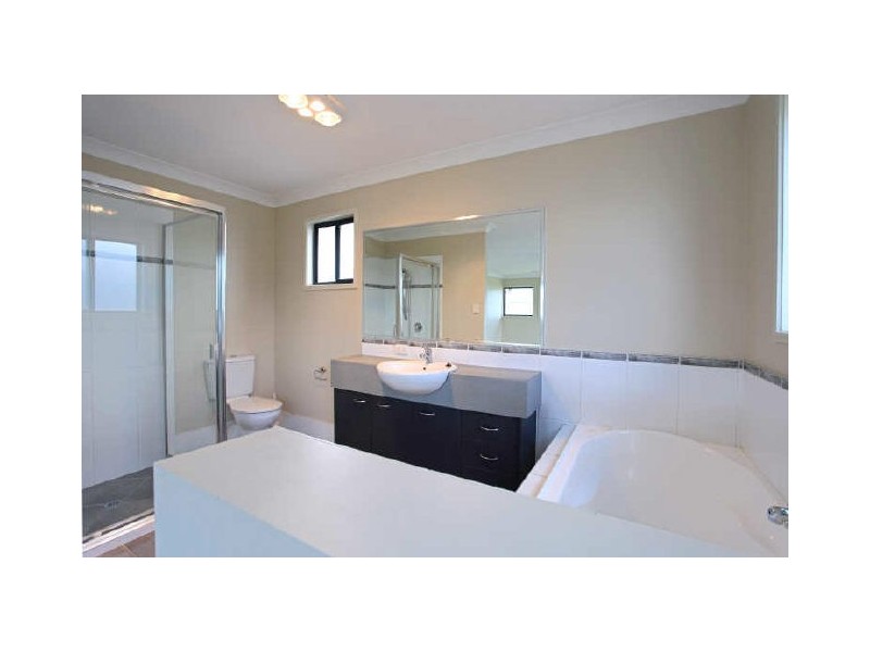 4 Sandy Cove Place, Redland Bay QLD 4165