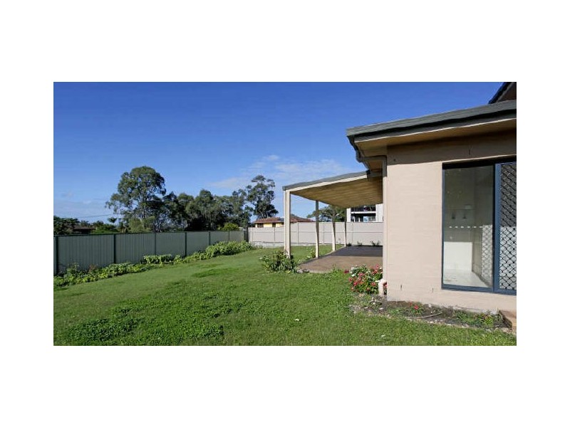 4 Sandy Cove Place, Redland Bay QLD 4165