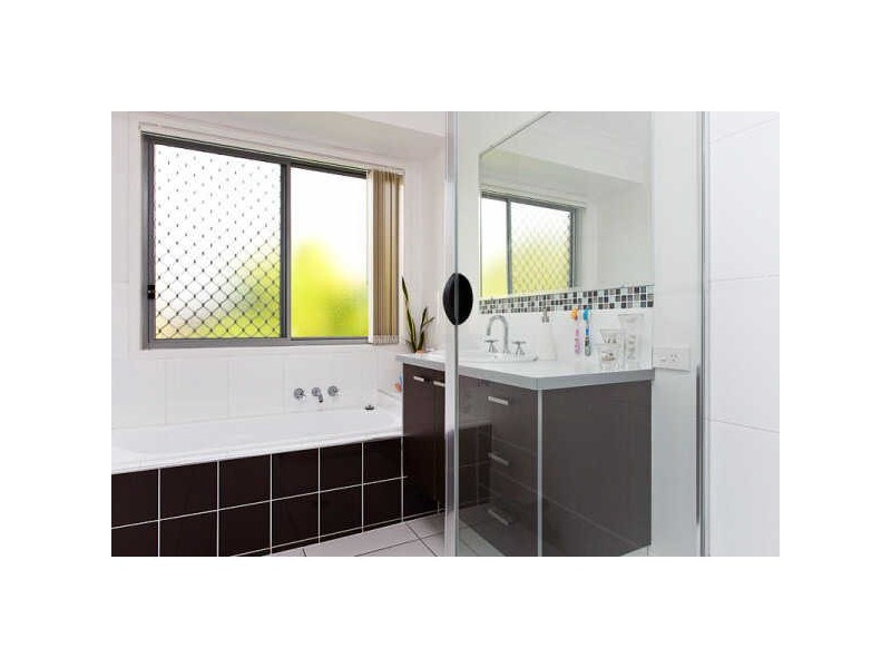 14 Whitsunday Place, Redland Bay QLD 4165