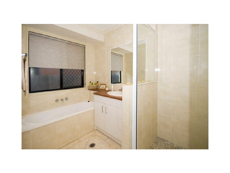 7 Kimbolton Drive, Redland Bay QLD 4165