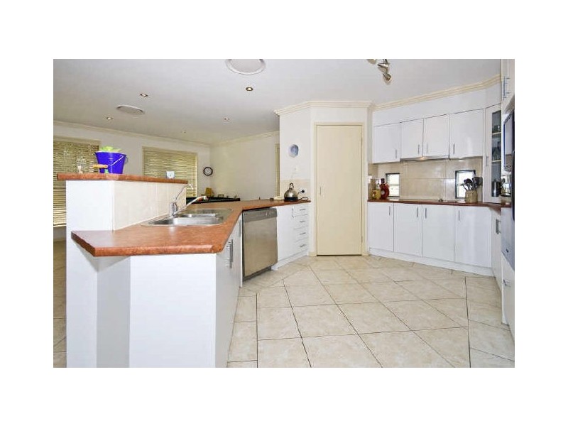 7 Kimbolton Drive, Redland Bay QLD 4165