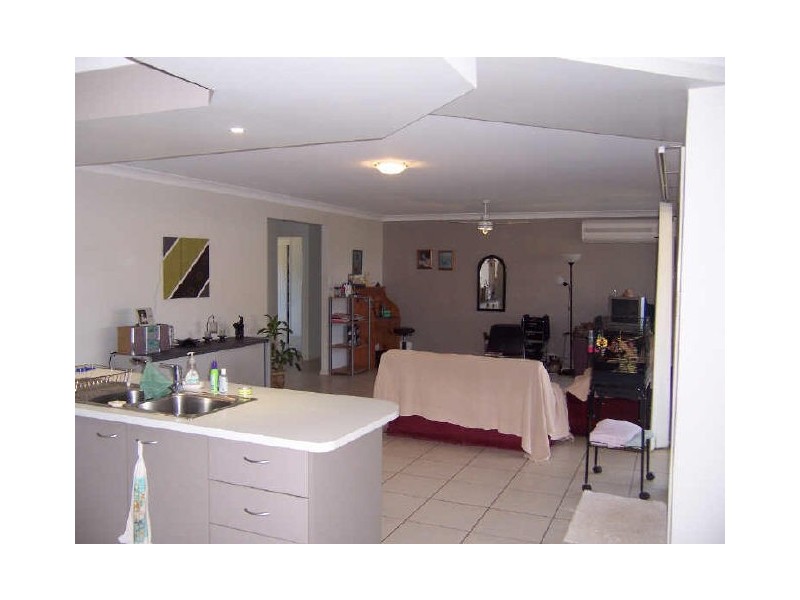 21 Spinnaker Circuit, Redland Bay QLD 4165