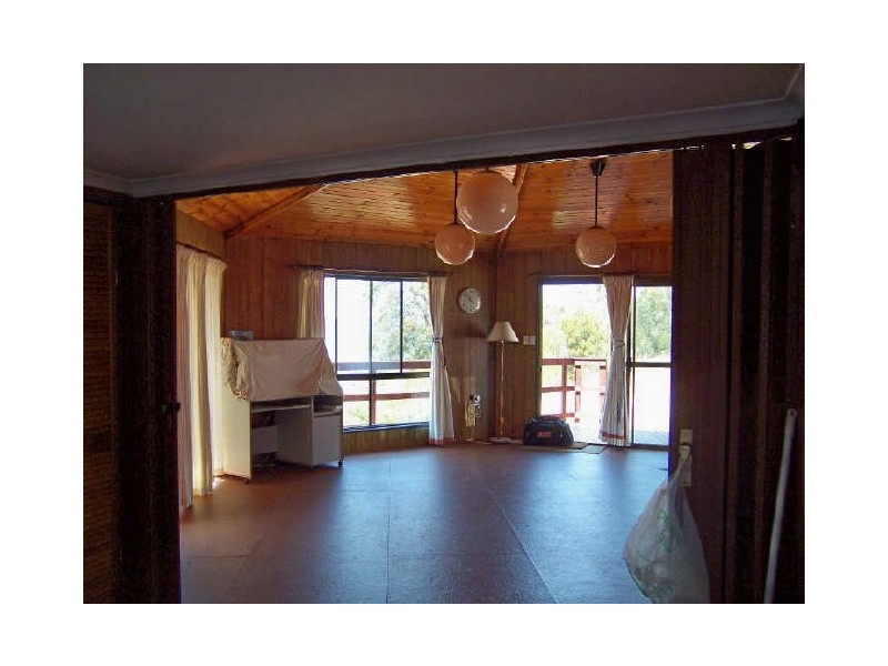 27 Koonwarra Parade, Macleay Island QLD 4184