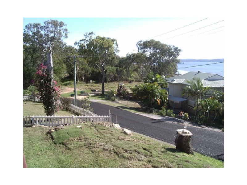 27 Koonwarra Parade, Macleay Island QLD 4184