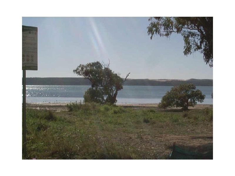 27 Koonwarra Parade, Macleay Island QLD 4184