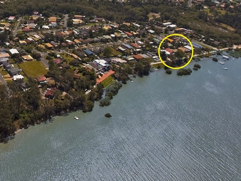 4 Waterfront Easement, Redland Bay QLD 4165