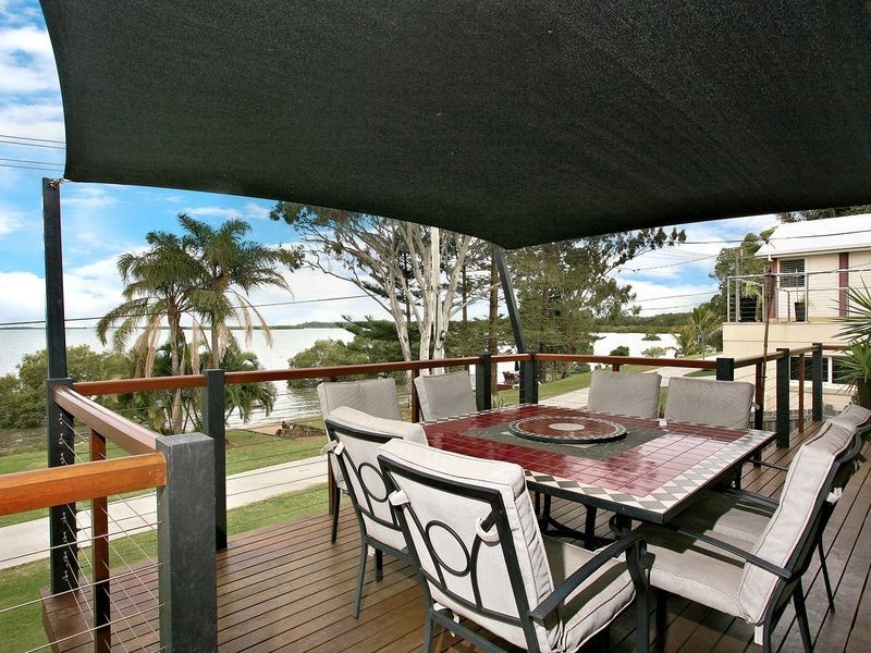 4 Waterfront Easement, Redland Bay QLD 4165