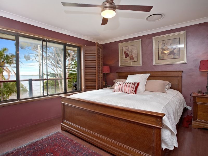 4 Waterfront Easement, Redland Bay QLD 4165