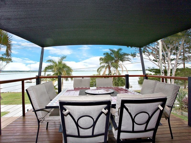 4 Waterfront Easement, Redland Bay QLD 4165