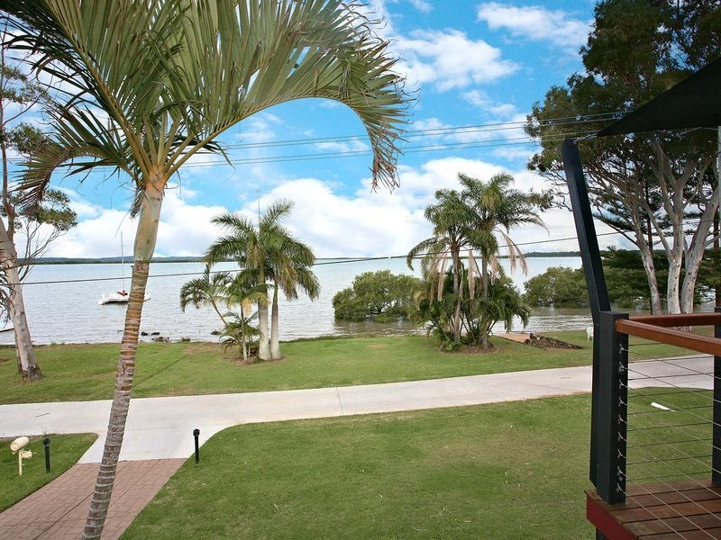 4 Waterfront Easement, Redland Bay QLD 4165