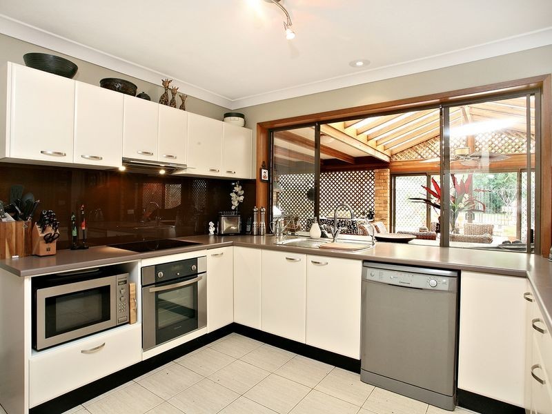 4 Waterfront Easement, Redland Bay QLD 4165