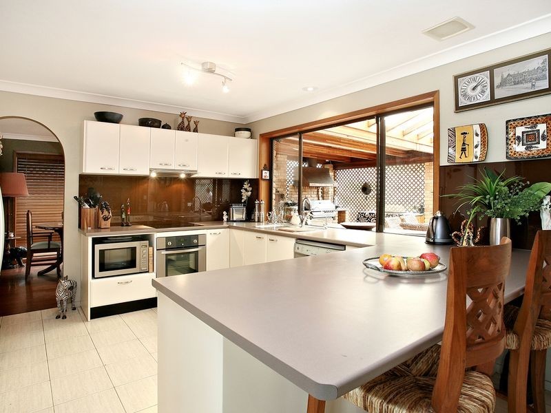 4 Waterfront Easement, Redland Bay QLD 4165