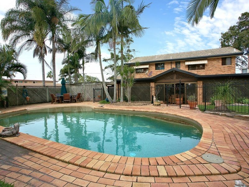 4 Waterfront Easement, Redland Bay QLD 4165
