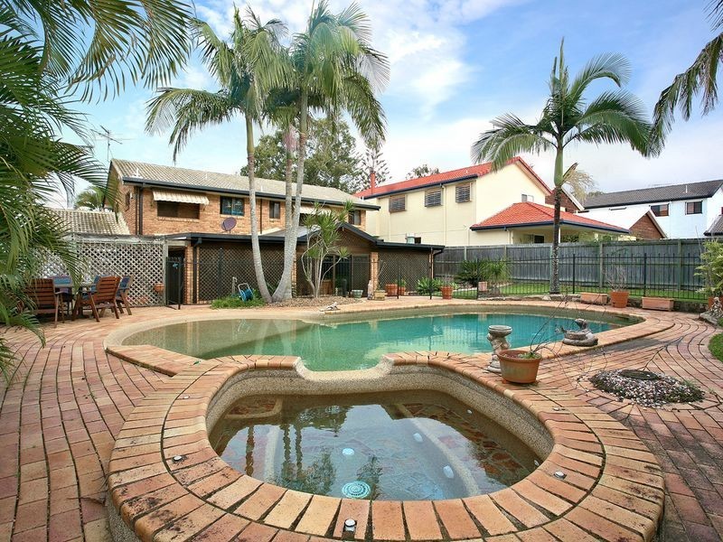 4 Waterfront Easement, Redland Bay QLD 4165