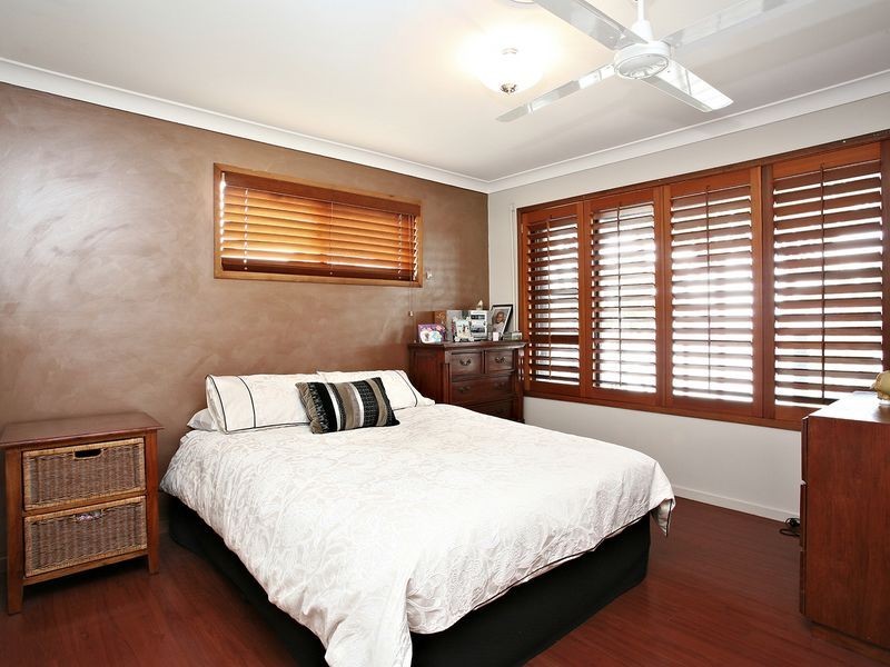 4 Waterfront Easement, Redland Bay QLD 4165