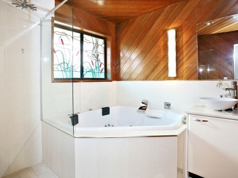 4 Waterfront Easement, Redland Bay QLD 4165