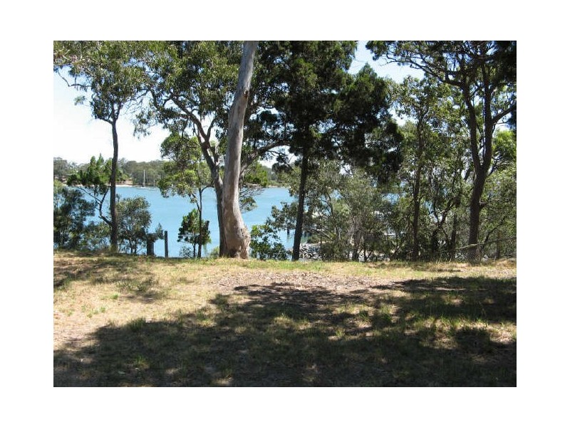 34 Russell Terrace, Macleay Island QLD 4184