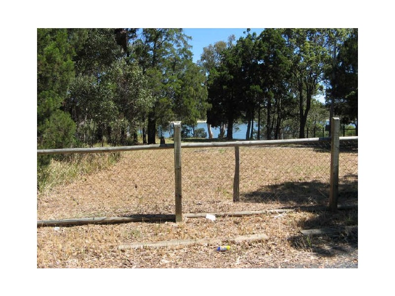 34 Russell Terrace, Macleay Island QLD 4184