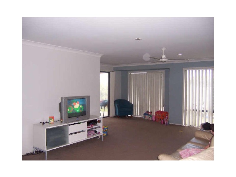 24 Aqua Cres, Redland Bay QLD 4165