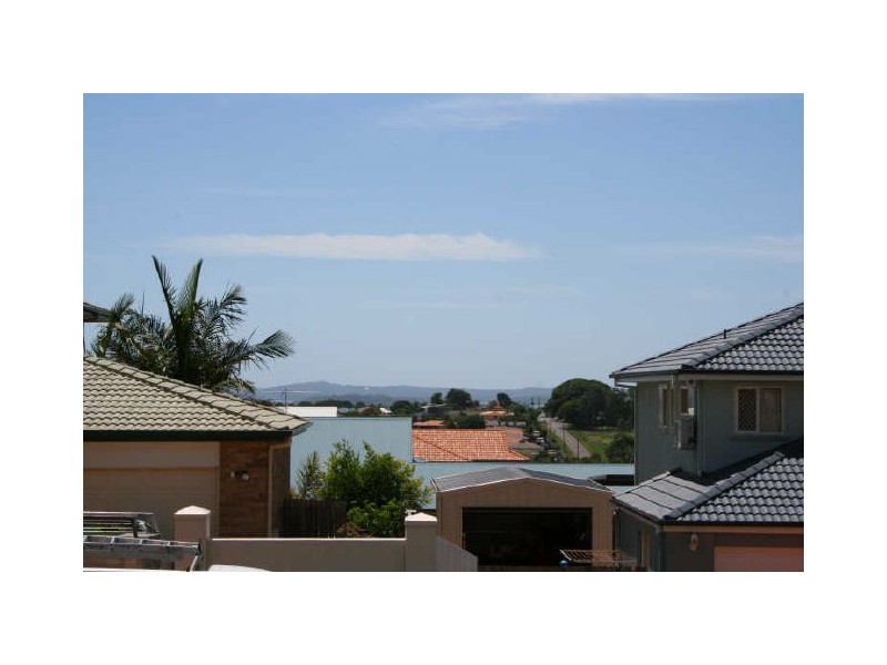 2 Brampton Close, Redland Bay QLD 4165