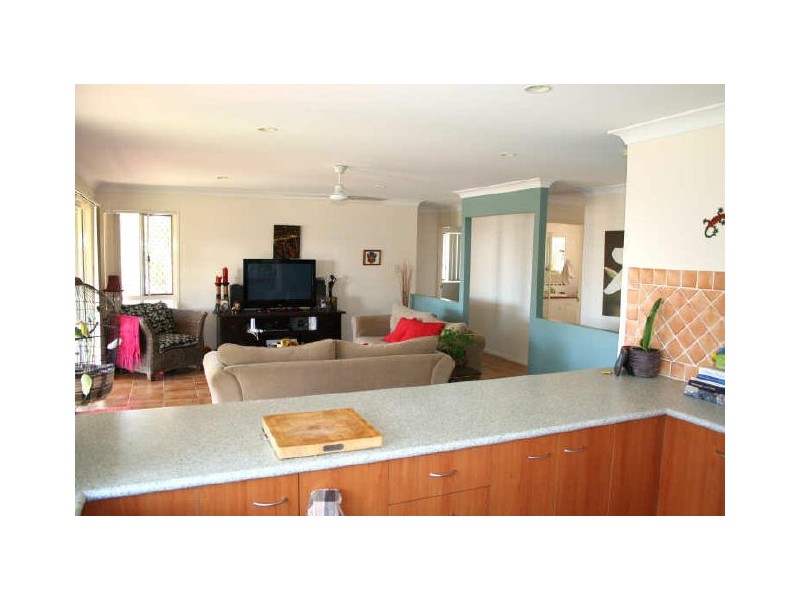 2 Brampton Close, Redland Bay QLD 4165