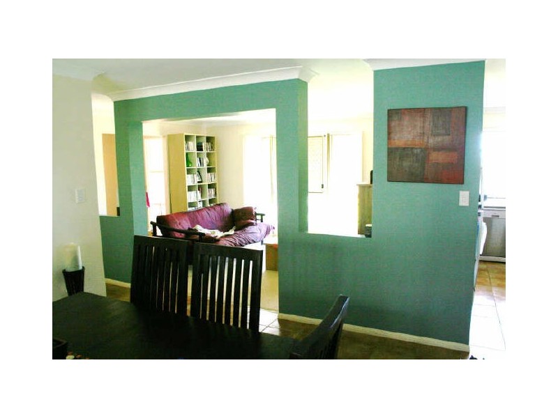 2 Brampton Close, Redland Bay QLD 4165