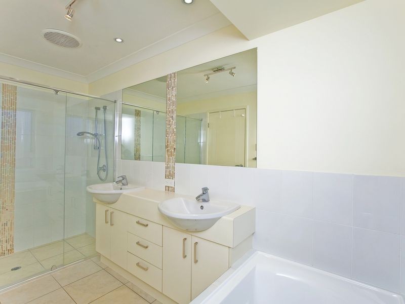 9 Omac Street, Redland Bay QLD 4165