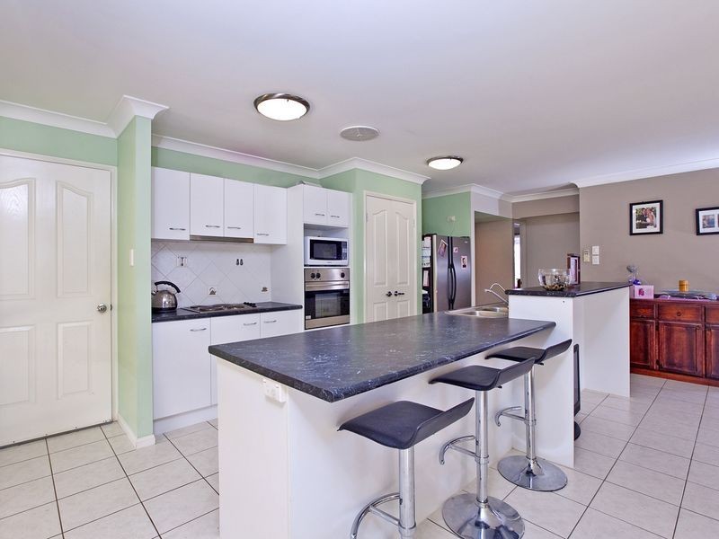 9 Spike Street, Redland Bay QLD 4165