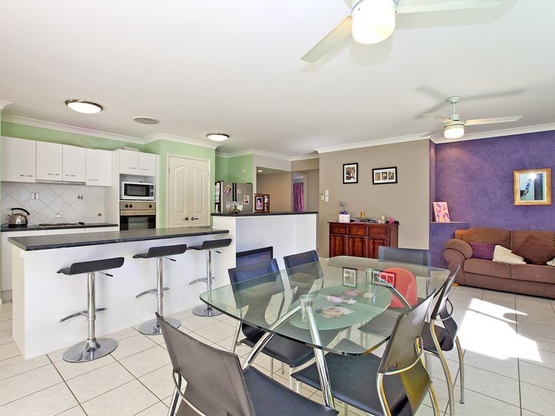 9 Spike Street, Redland Bay QLD 4165