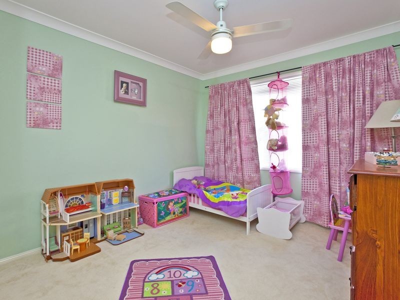 9 Spike Street, Redland Bay QLD 4165