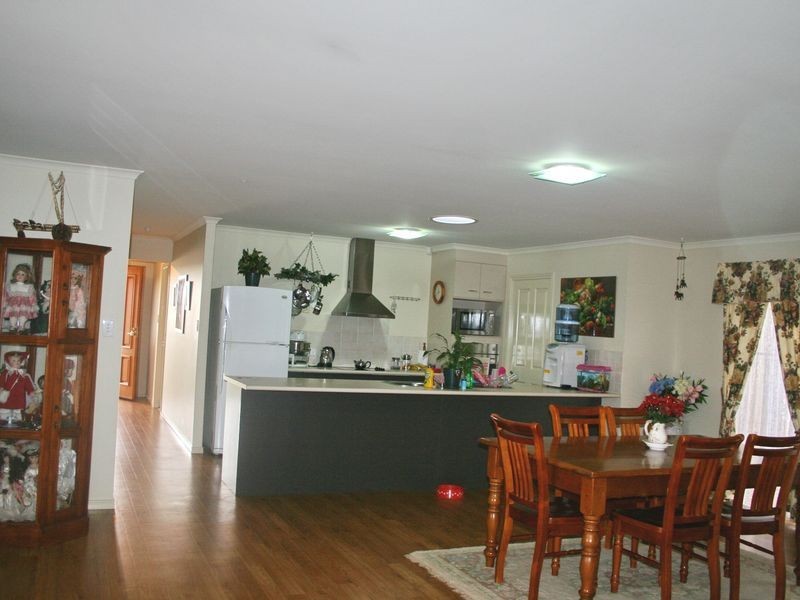 33 Aquila Street, Redland Bay QLD 4165