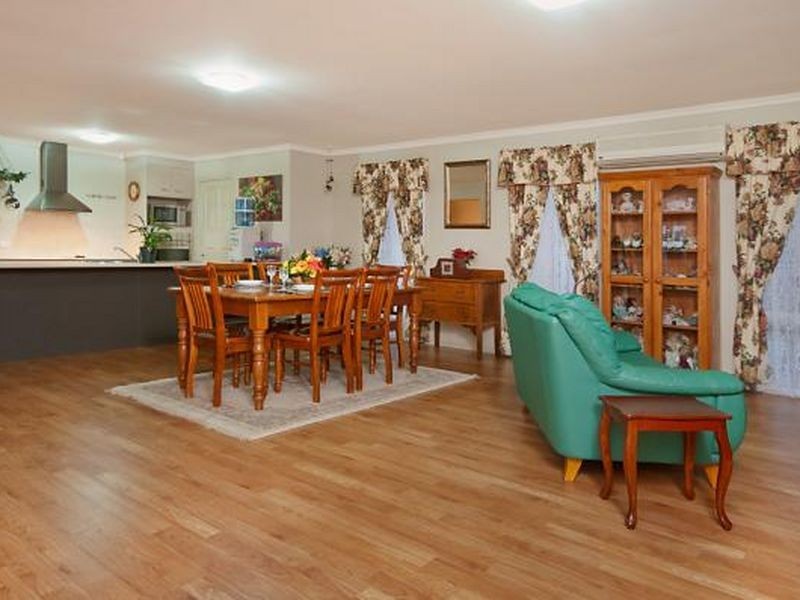 33 Aquila Street, Redland Bay QLD 4165