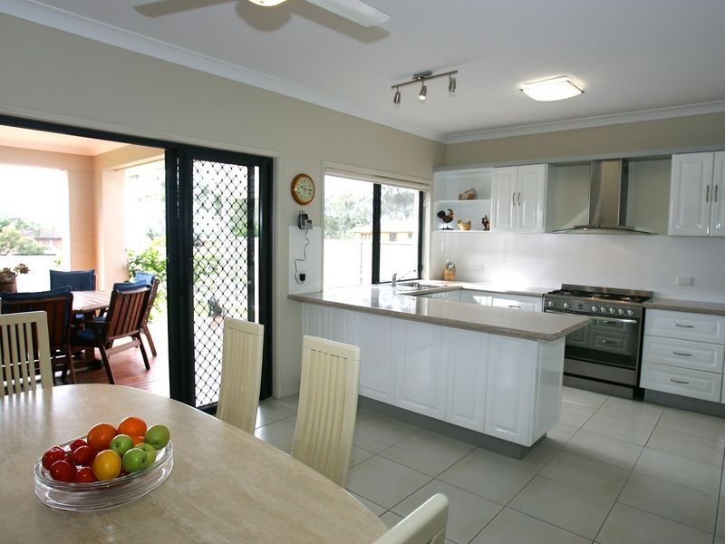 4 Sandy Cove Place, Redland Bay QLD 4165