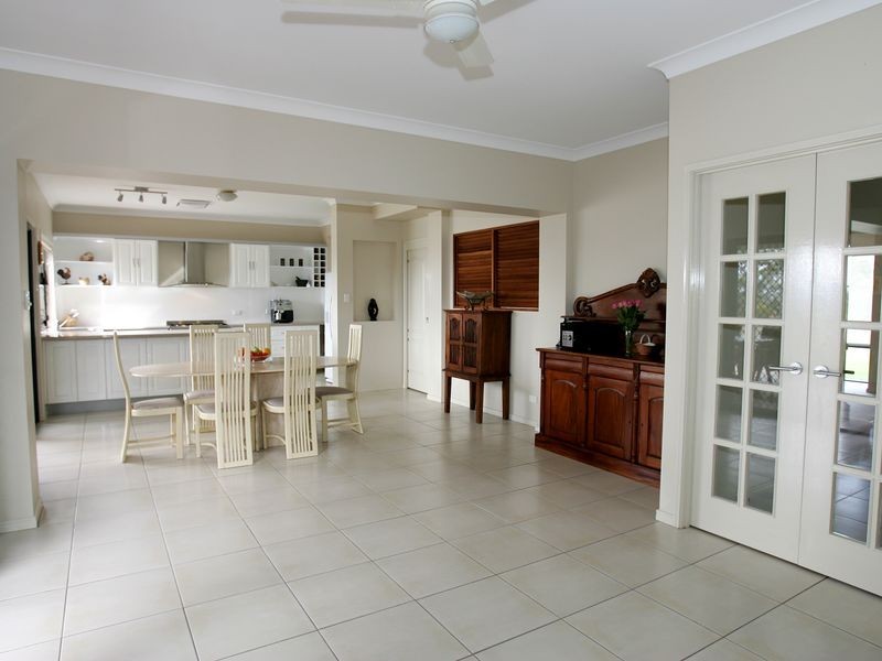 4 Sandy Cove Place, Redland Bay QLD 4165