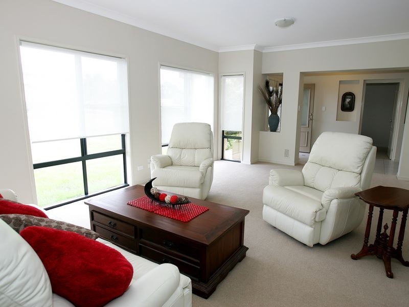 4 Sandy Cove Place, Redland Bay QLD 4165