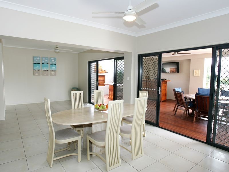 4 Sandy Cove Place, Redland Bay QLD 4165