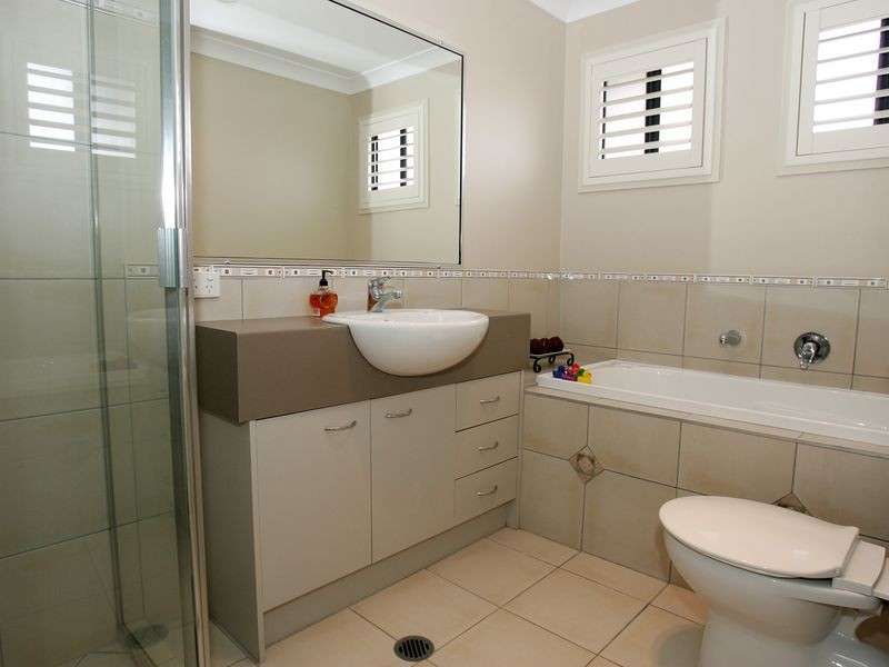 4 Sandy Cove Place, Redland Bay QLD 4165