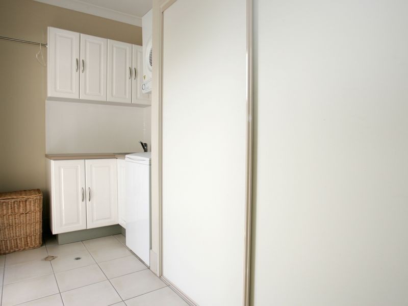 4 Sandy Cove Place, Redland Bay QLD 4165