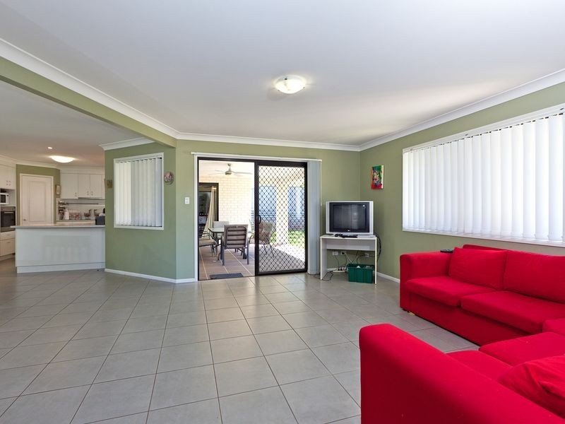 31 Emperor Drive, Redland Bay QLD 4165